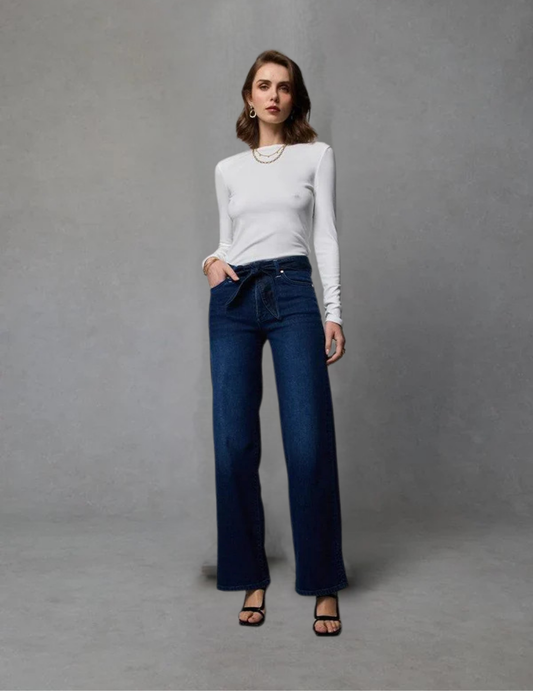MOLLY MID RISE STRAIGHT LEG JEAN | Indigo - Darling & Domain