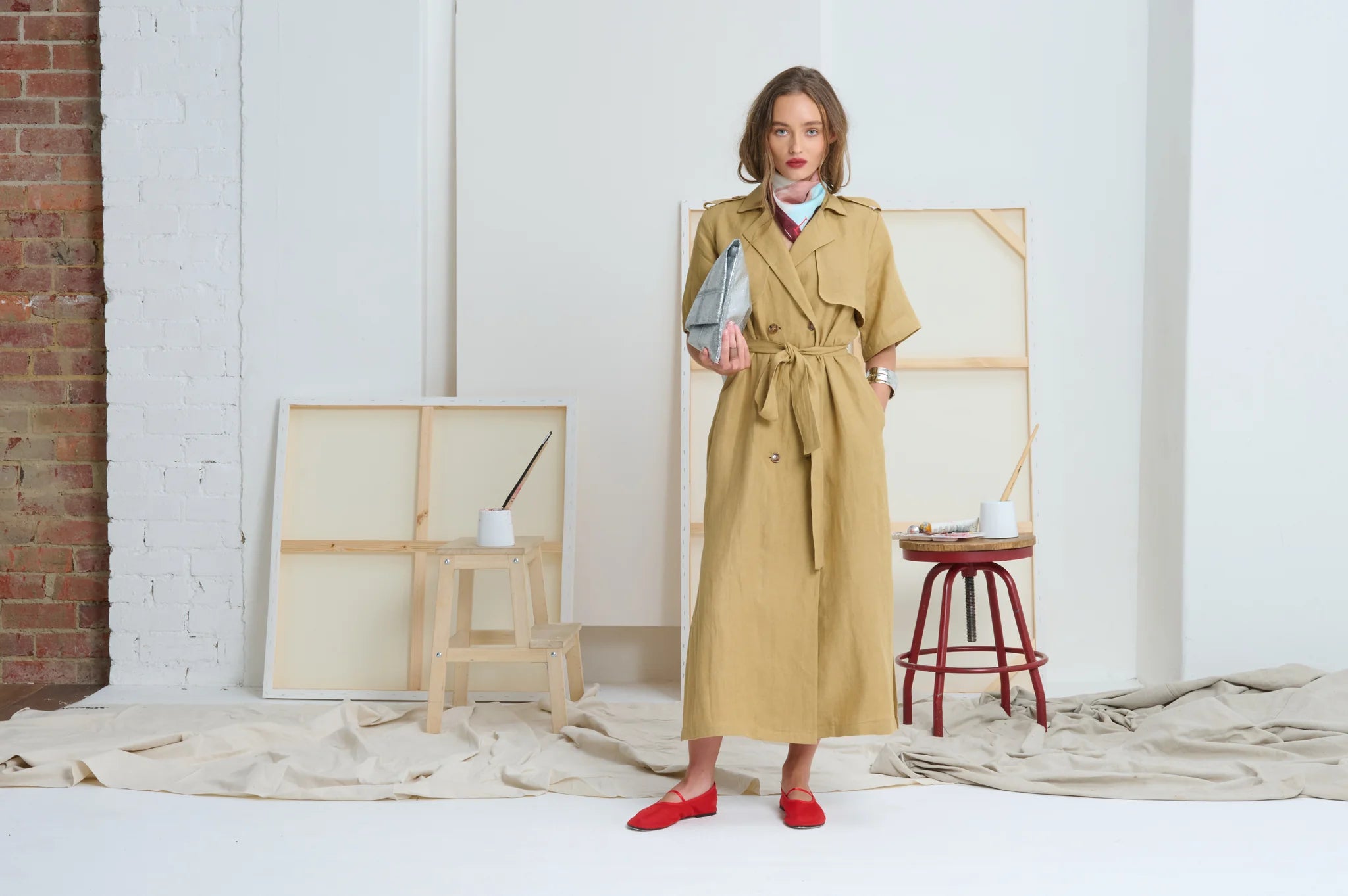 LE TRENCH DRESS in Golden from Le Stripe