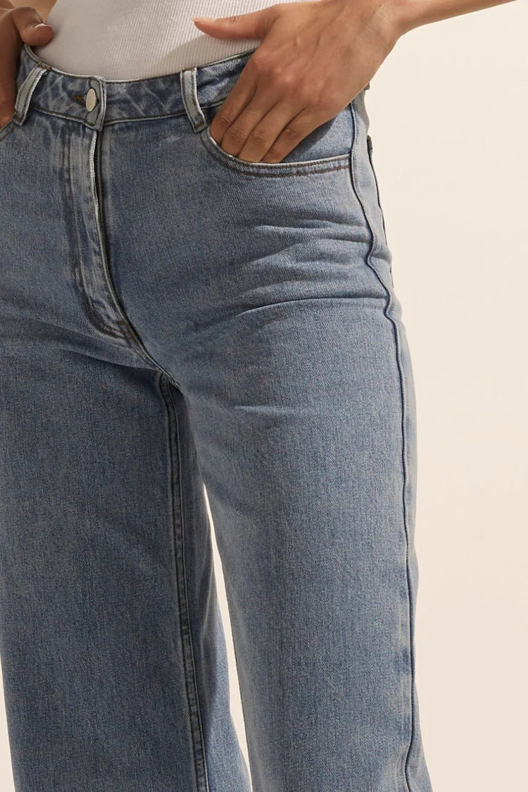 MAGNET JEAN in Washed Denim from Zoe Kratzmann