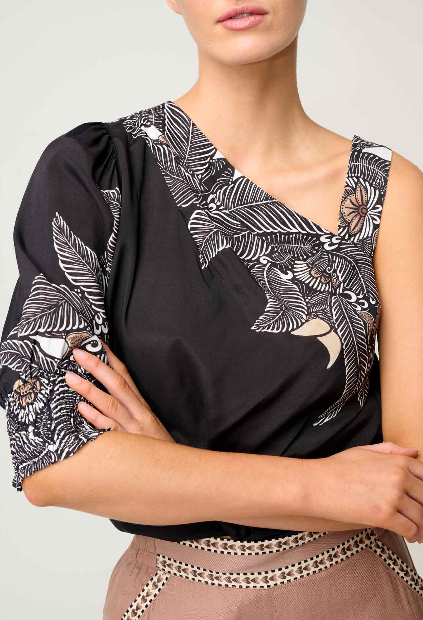 TAHANI ONE SLEEVE TOP | Onyx Casablanca - Darling & Domain