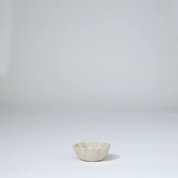 RUFFLE BOWL X SMALL in Chalk White from Marmoset Found
