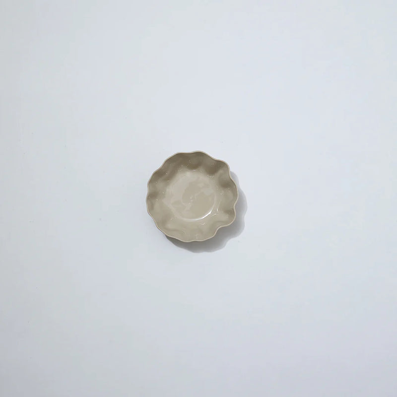 RUFFLE BOWL SMALL in Chalk White from Marmoset Found