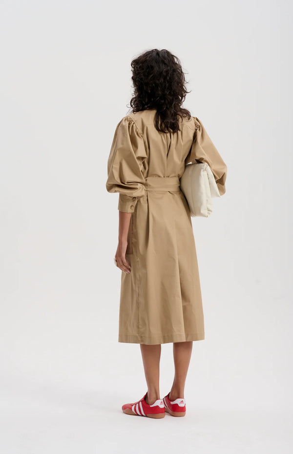 TRENCH WITH STORM COLLAR in Toffee from Le Stripe