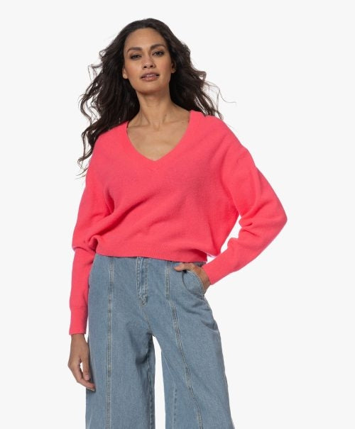 RAX18A V NECK in Fluroescent Hortensia by American Vintage