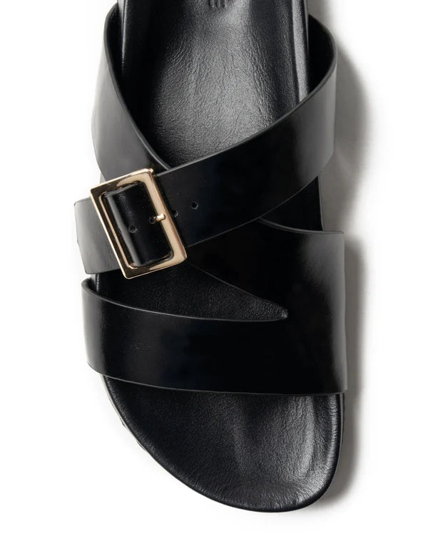 BUCKLE STRAP SLIDE in Black by La Tribe