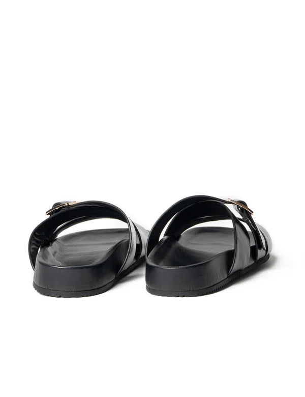 BUCKLE STRAP SLIDE in Black by La Tribe