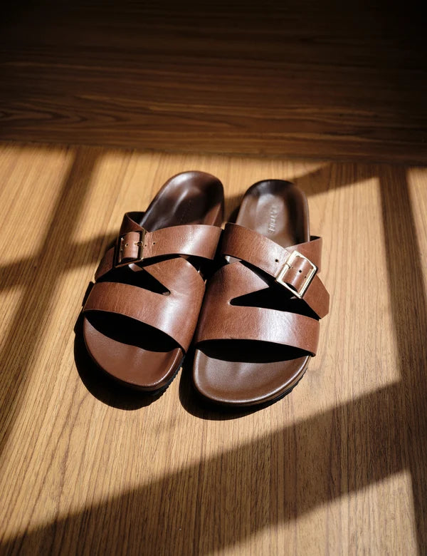 BUCKLE STRAP SLIDE in Cognac by La Tribe