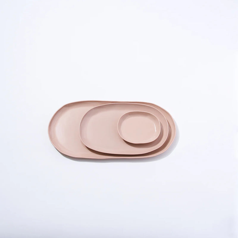 Cloud Oval Plate Medium in Icy Pink