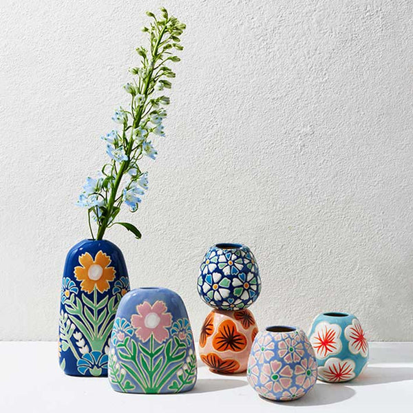 POLLEN VASE in White Hibiscus by Jones & Co