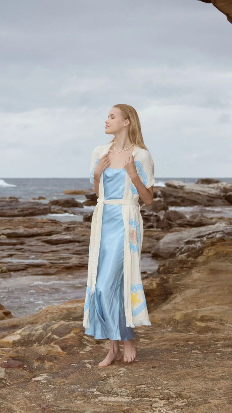 NATURAL LONG ROBE SHORT SLEEVE | Light Blue Heart