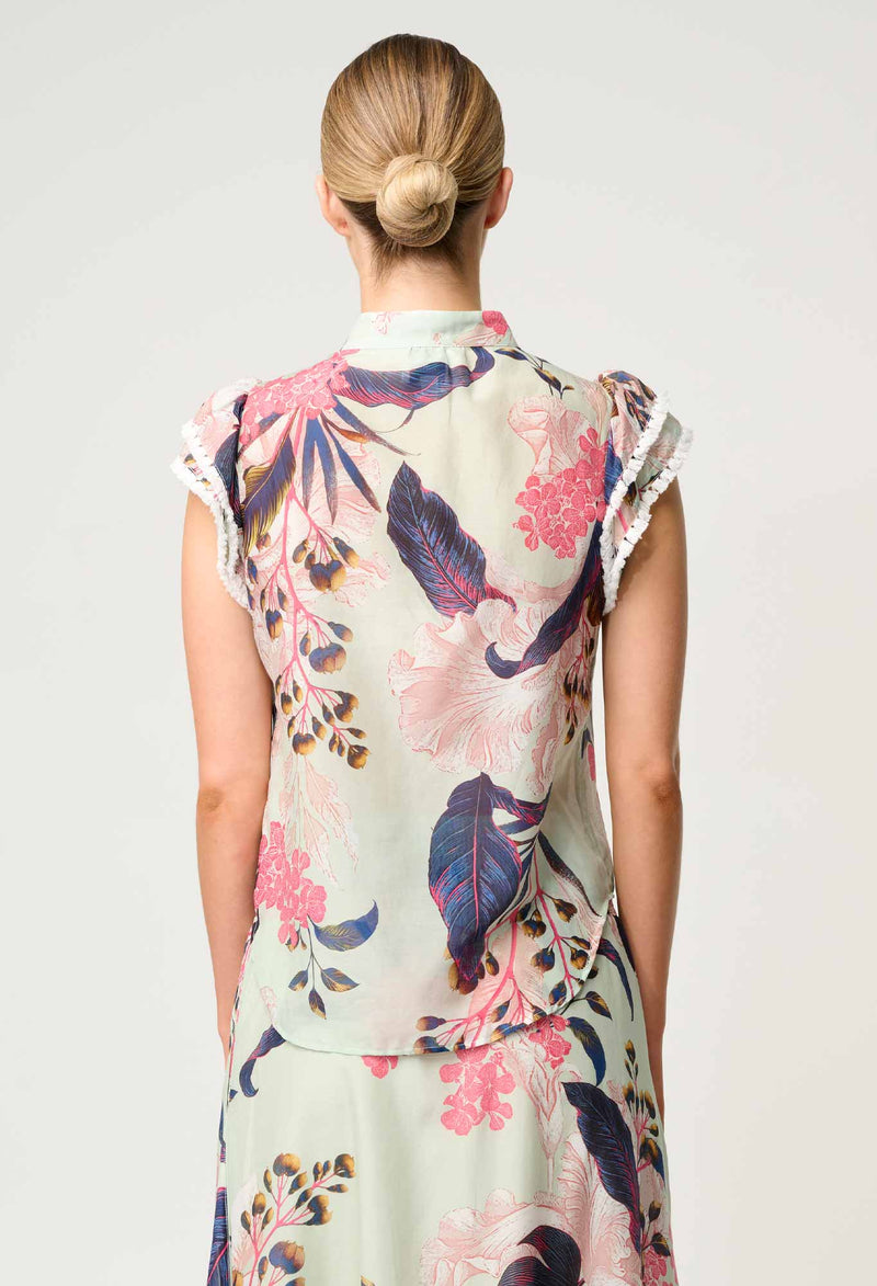 LUMA SILK COTTON FLUTTER SLEEVE TOP in Oasis Flora from Oncewas