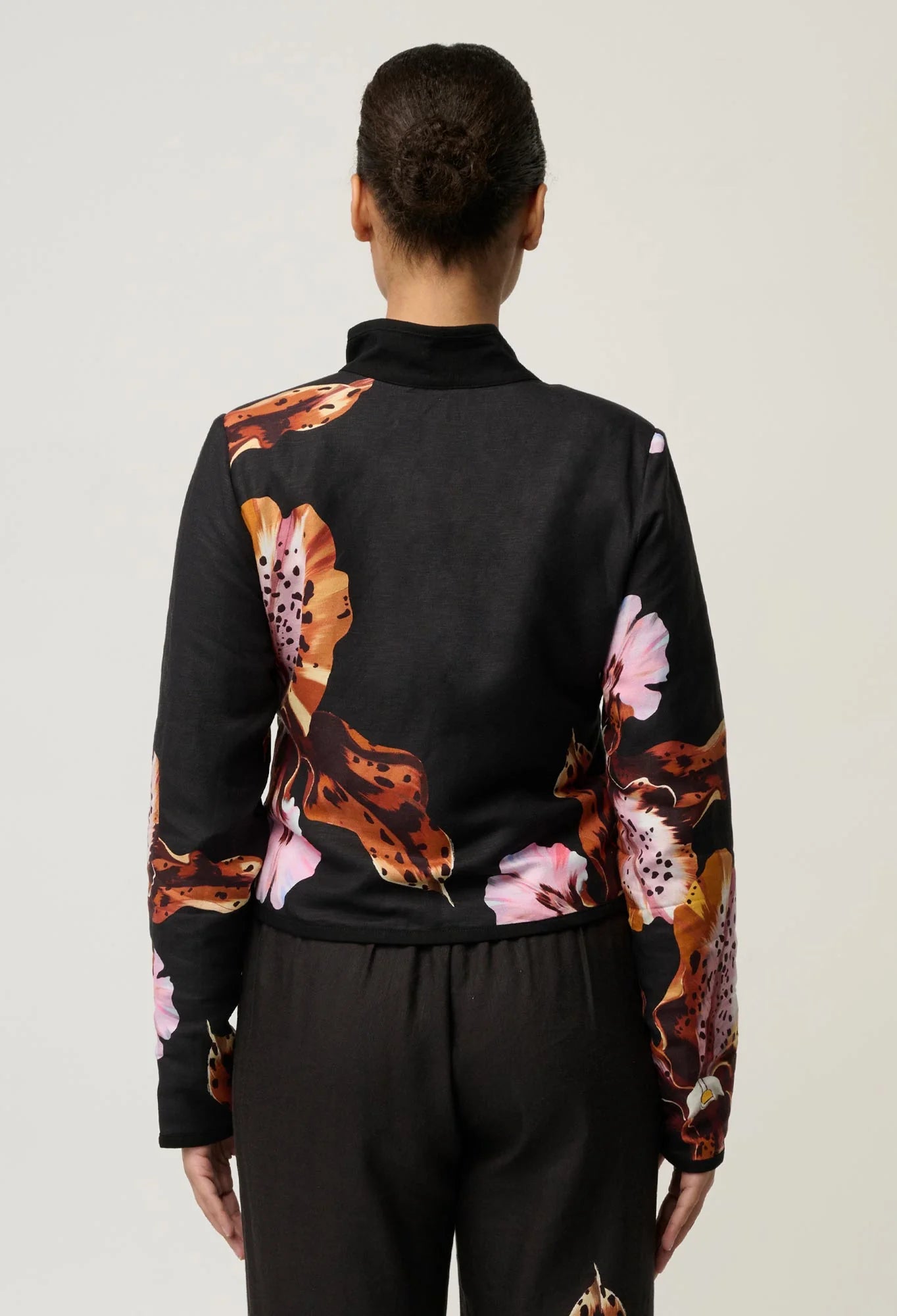 DELRAY REVERSIBLE LINEN VISCOSE JACKET in Sunset Orchid + Noir Orchid