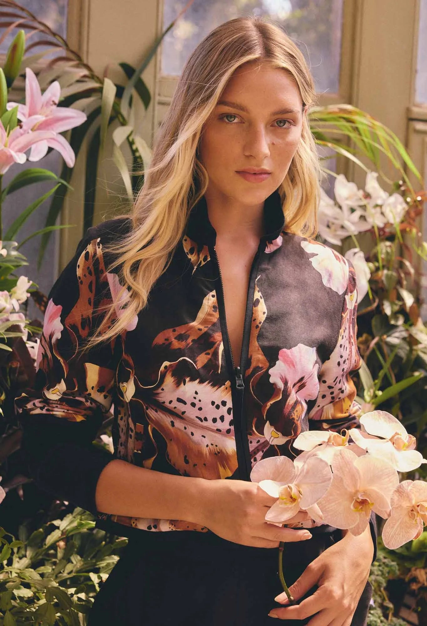 DELRAY REVERSIBLE LINEN VISCOSE JACKET in Sunset Orchid + Noir Orchid