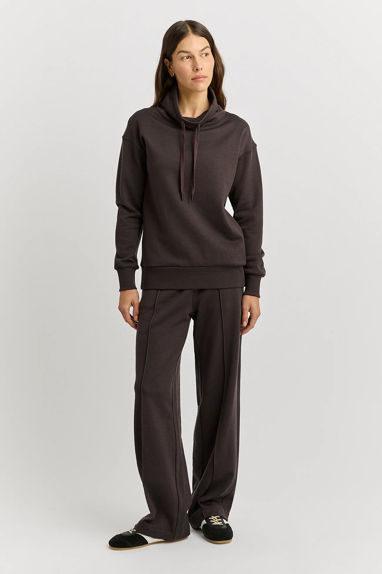 LOUNGE FUNNEL NECK SWEAT | Date - Darling & Domain