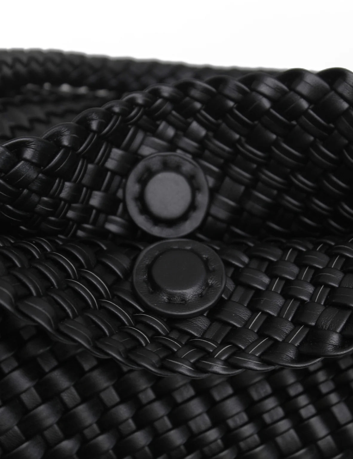 WOVEN TOTE BAG in Black by La Tribe