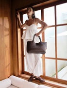 WOVEN TOTE BAG in Brown by La Tribe