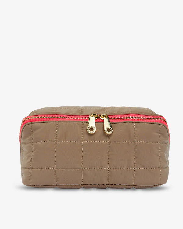 WASHBAG in Taupe by Elms and King