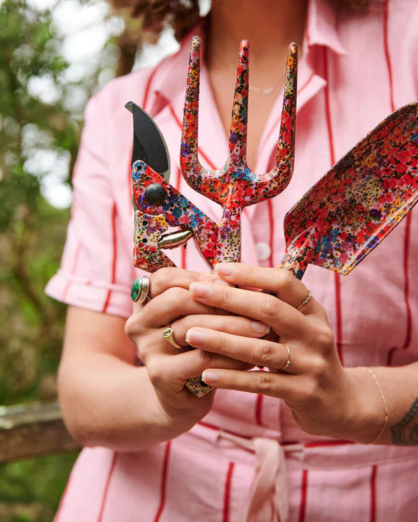 GARDEN TOOLS + GLOVES SET in Forever Floral Lilac from the amazing range of Kip & Co