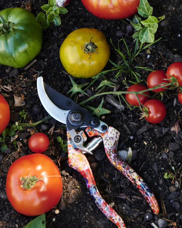 GARDEN SECATEURS + GLOVES SET in Forever Floral Lilac from the amazing range of Kip & Co